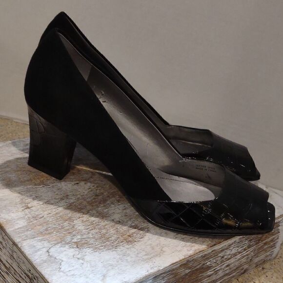 Tahari Peep Tie Heels Size 7.5 - Picture 1 of 7